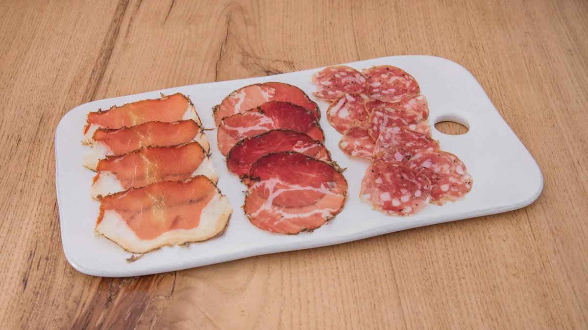Assortiment de charcuteries AOP : lonzu, coppa et saucisson, Le Premier à Vincennes